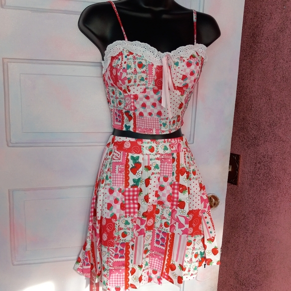 ⭐HOST PICK 🍓 Strawberry kawaii cropped top w/pleated skirt set! 😍 lace trim - Picture 10 of 12